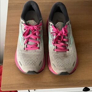 Brooks Women's Athletic Shoes - Gray with Pink Accents